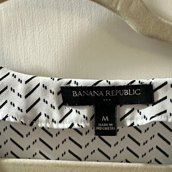 Banana Republic Black and White Patterned Blouse - Picture 2 of 3